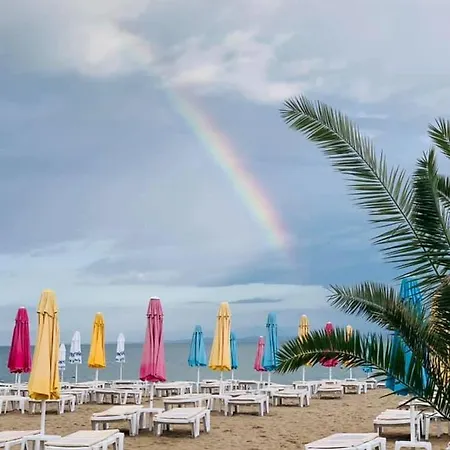 Апартаменты на брега на морето - сарафово