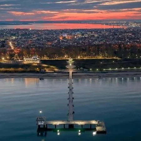 Apartment на брега на морето - сарафово *