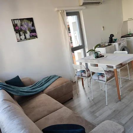 Apartment на брега на морето - сарафово *